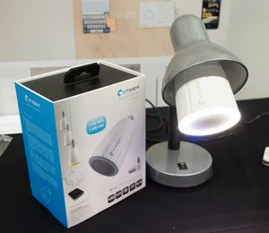 Cosmic LED : ampoule et enceinte à la fois, un étonnant deux-en-un !